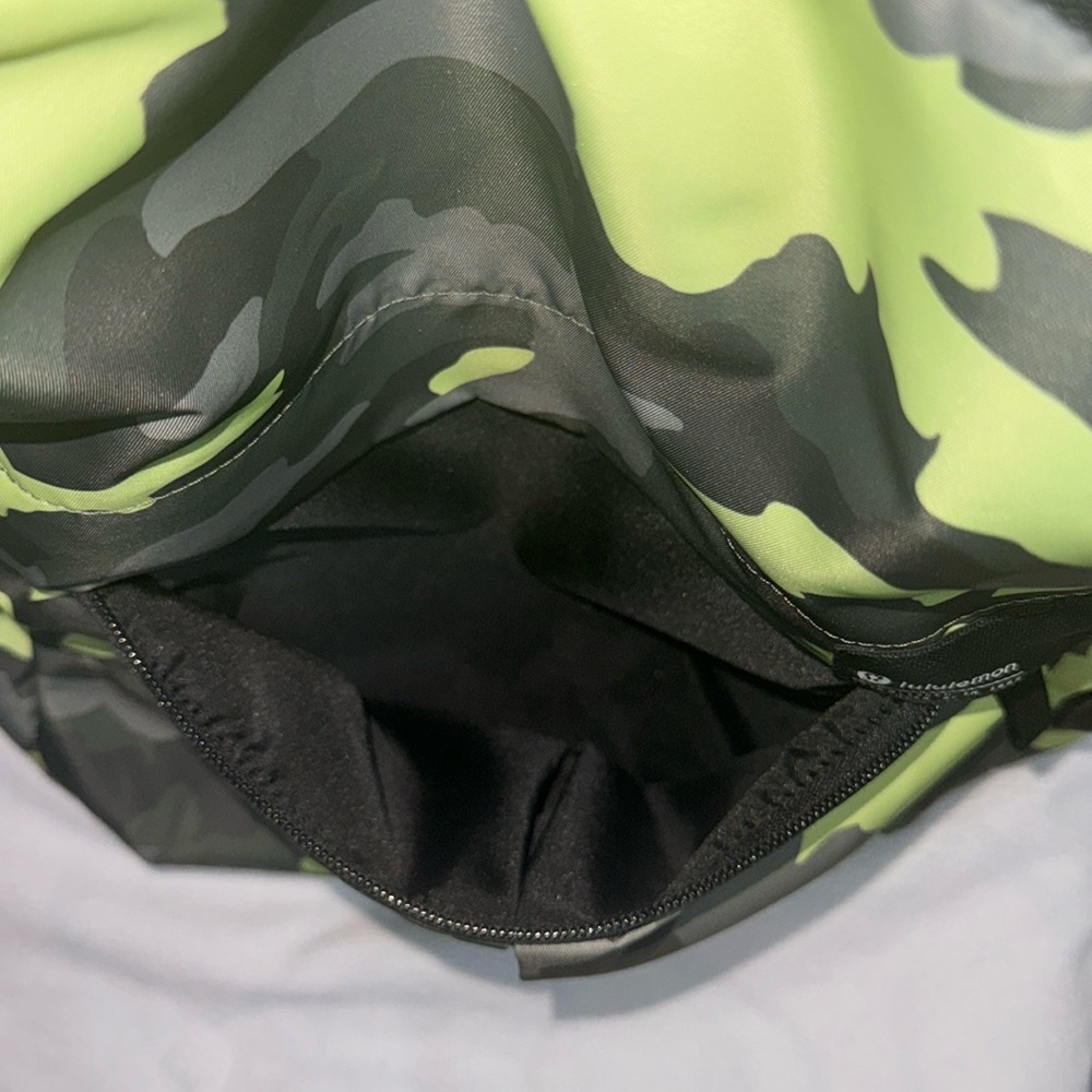 Lululemon Everyday Backpack 2.0 23L Heritage 365 Camo Neo Mint Multi/Black - Picture 7 of 7